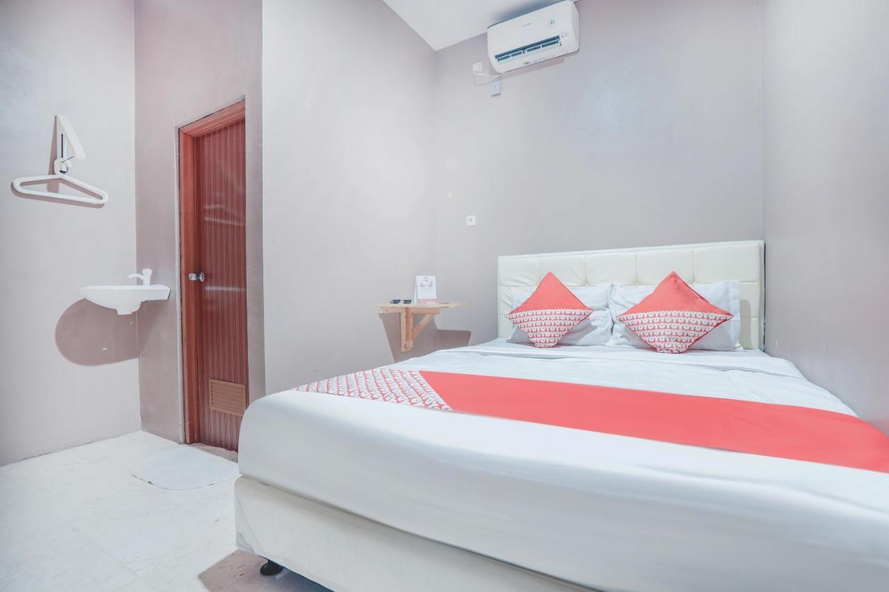 Oyo 286 Haji Saaba 20 Syariah Hotel Giacarta Esterno foto