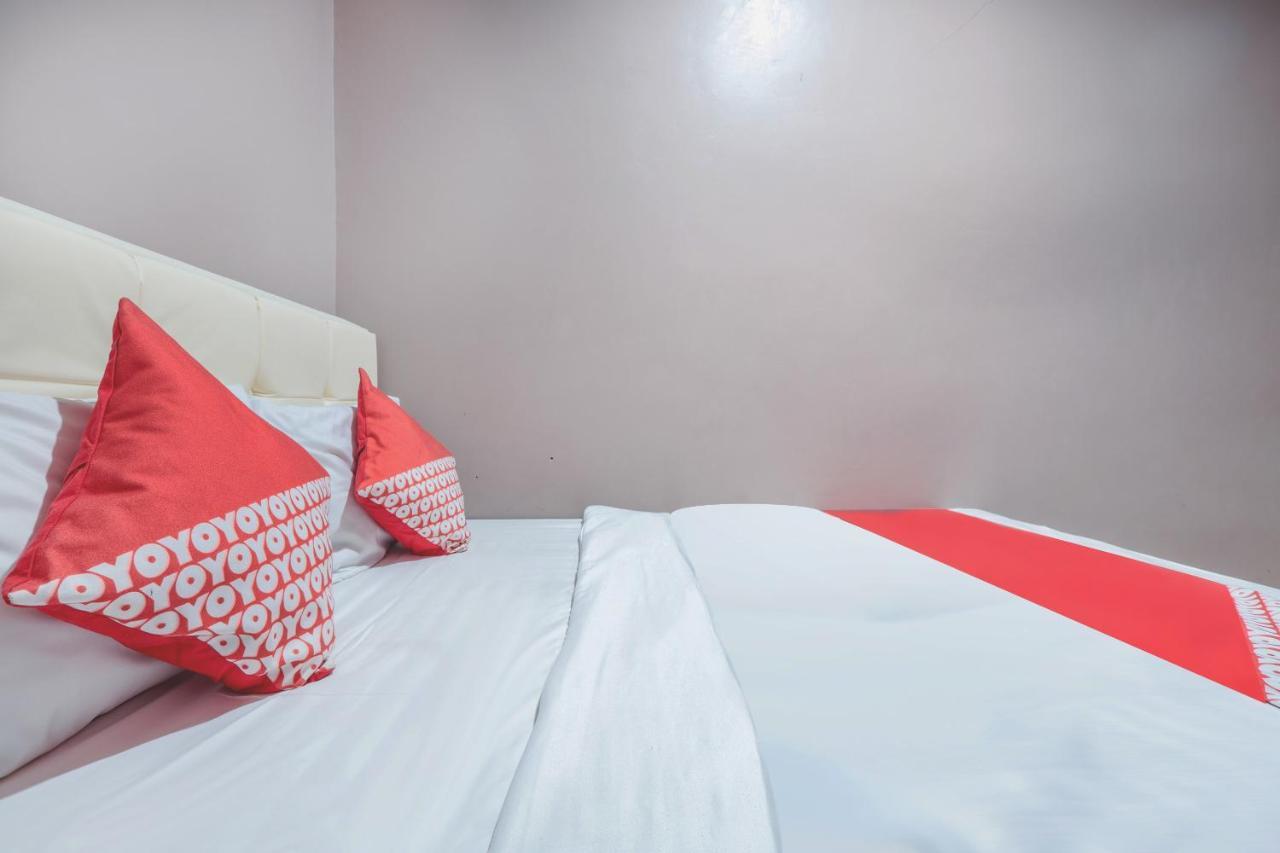 Oyo 286 Haji Saaba 20 Syariah Hotel Giacarta Esterno foto