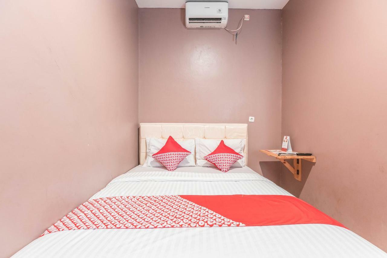 Oyo 286 Haji Saaba 20 Syariah Hotel Giacarta Esterno foto